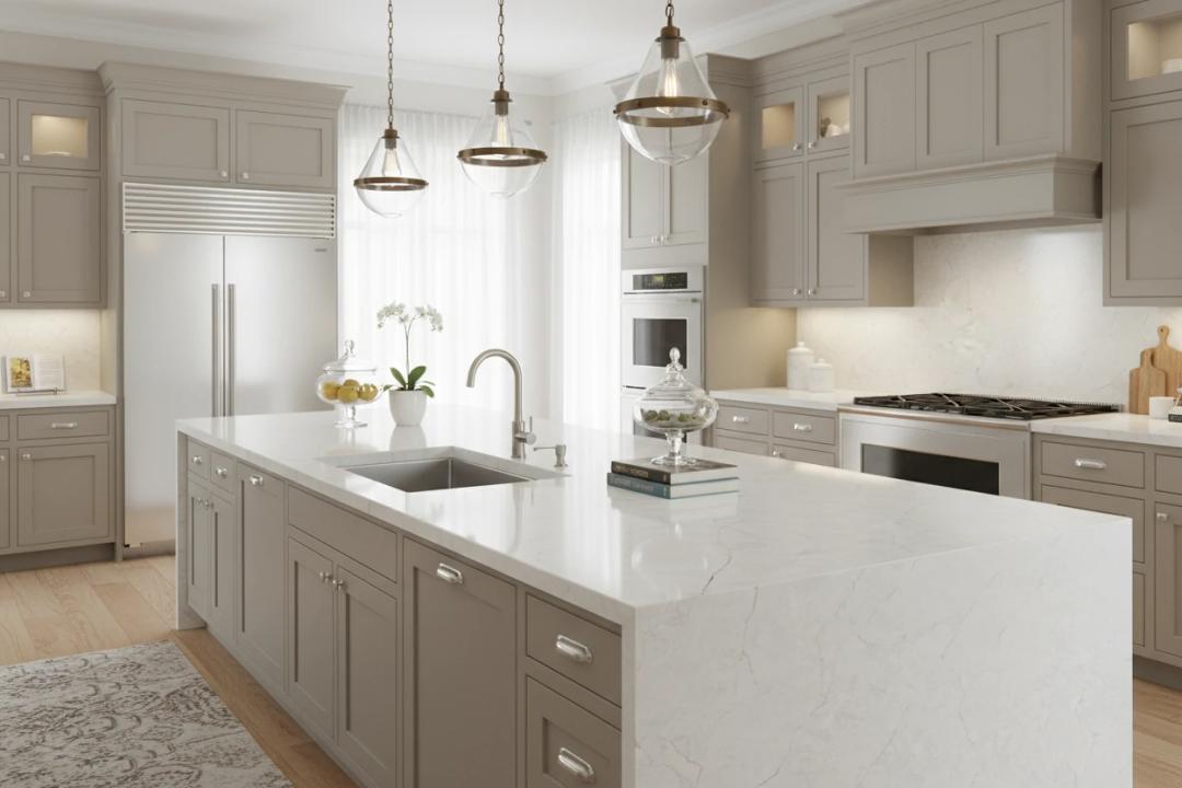 Küchenarbeitsplatte aus hellgrauem Quarz: Dezente Eleganz für moderne Wohn- und Geschäftsräume