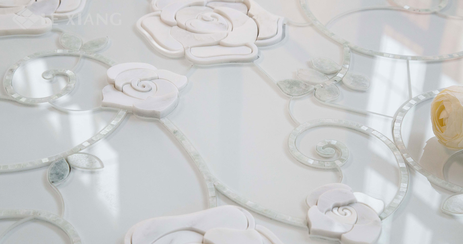 Camellia-WaterJet-Cut-Mosaic-Stone-Tile-For-Bothroom-Wall-4